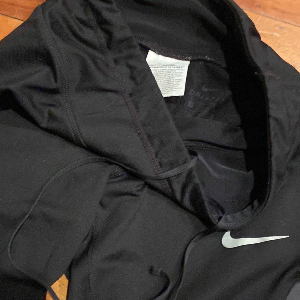 Nike. Size Small. - Picture 3 of 5
